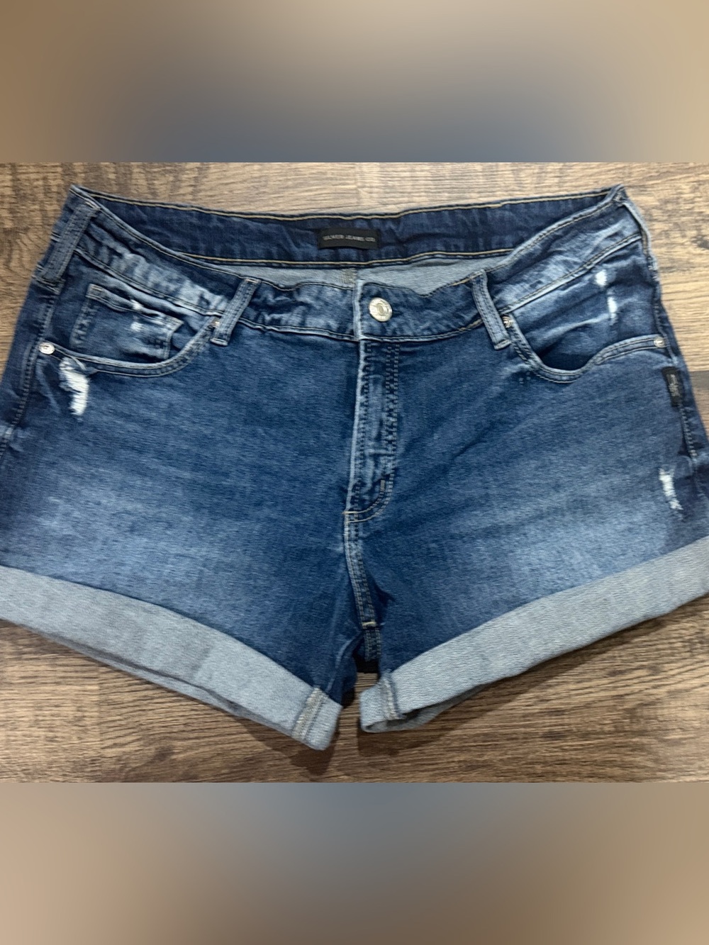LN Silver Jeans Women's Rolled Hem Denim Shorts - Blue Wash size 33
